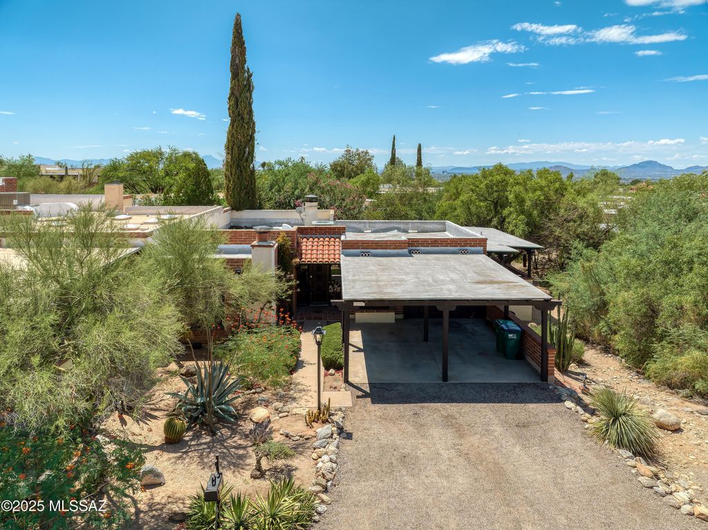 2702 E Avenida De Pueblo, Tucson, AZ 85718