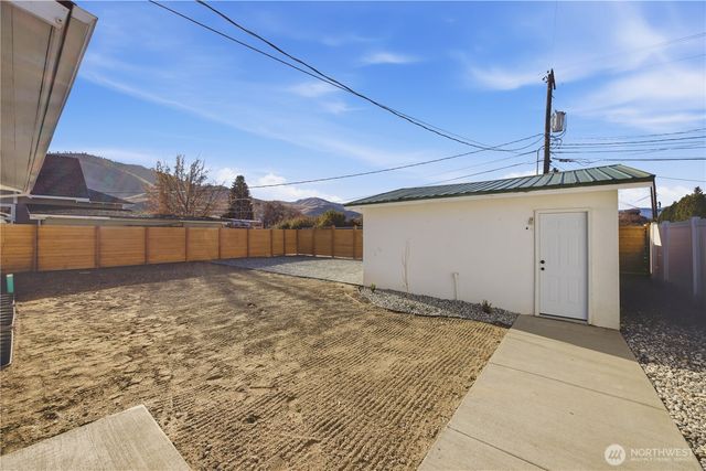 409 N Cedar Street, Chelan, WA 98816