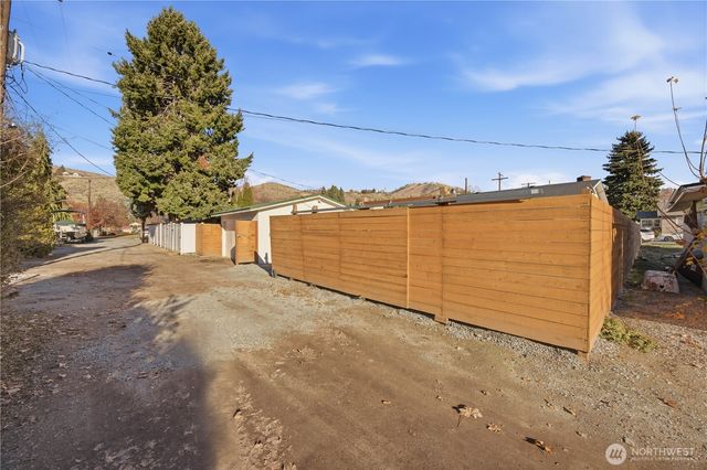 409 N Cedar Street, Chelan, WA 98816