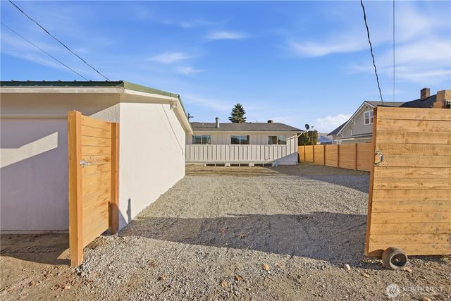 409 N Cedar Street, Chelan, WA 98816