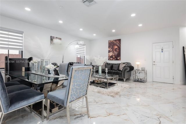 8885 NW 100th Place, Doral, FL 33178