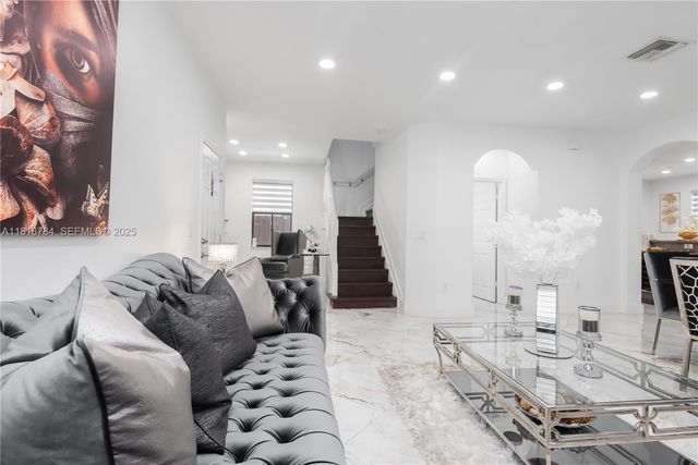 8885 NW 100th Place, Doral, FL 33178