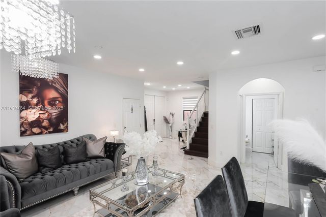 8885 NW 100th Place, Doral, FL 33178