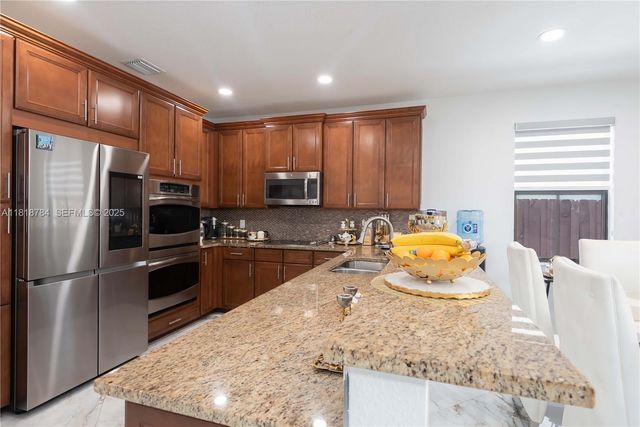 8885 NW 100th Place, Doral, FL 33178