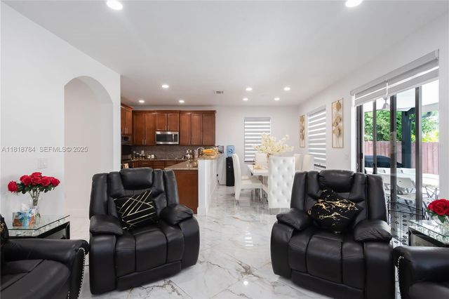 8885 NW 100th Place, Doral, FL 33178