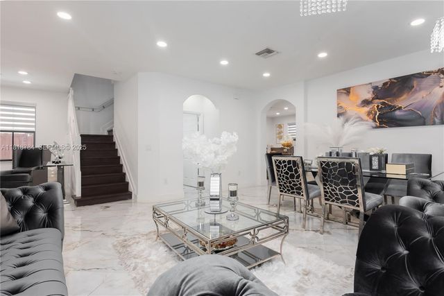 8885 NW 100th Place, Doral, FL 33178