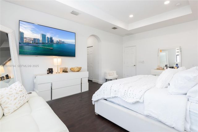 8885 NW 100th Place, Doral, FL 33178