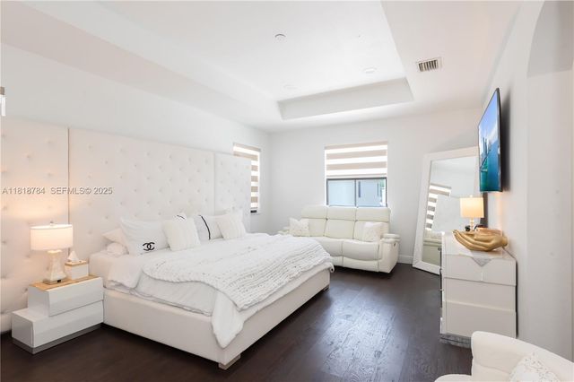 8885 NW 100th Place, Doral, FL 33178