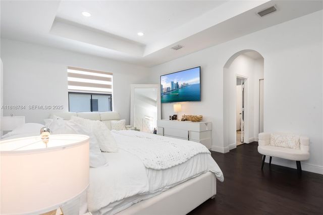 8885 NW 100th Place, Doral, FL 33178