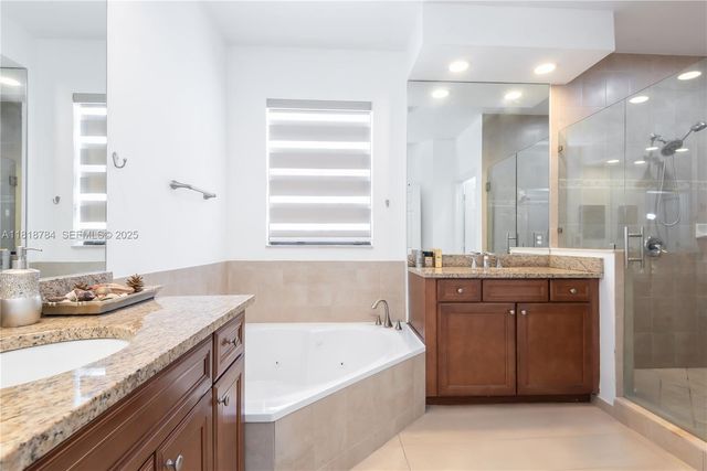8885 NW 100th Place, Doral, FL 33178