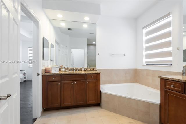 8885 NW 100th Place, Doral, FL 33178