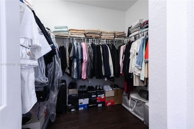 8885 NW 100th Place, Doral, FL 33178