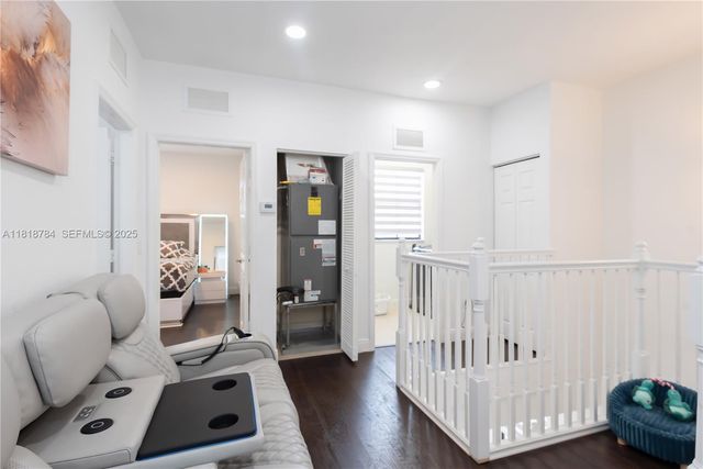 8885 NW 100th Place, Doral, FL 33178