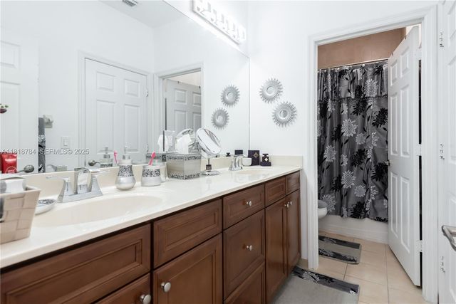 8885 NW 100th Place, Doral, FL 33178