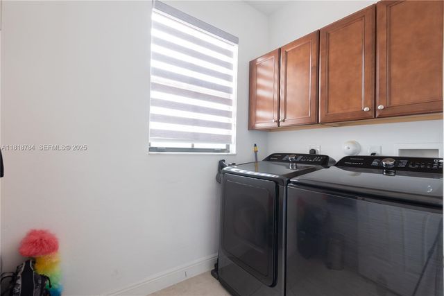 8885 NW 100th Place, Doral, FL 33178