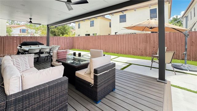 8885 NW 100th Place, Doral, FL 33178