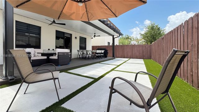 8885 NW 100th Place, Doral, FL 33178