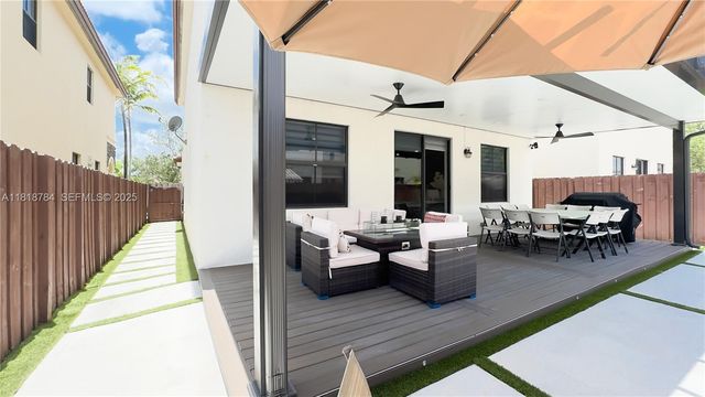 8885 NW 100th Place, Doral, FL 33178