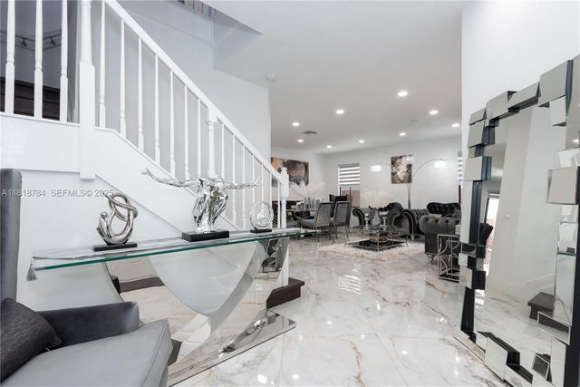 8885 NW 100th Place, Doral, FL 33178