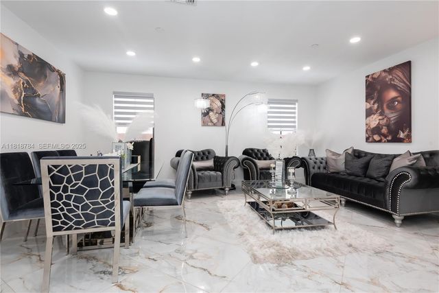 8885 NW 100th Place, Doral, FL 33178
