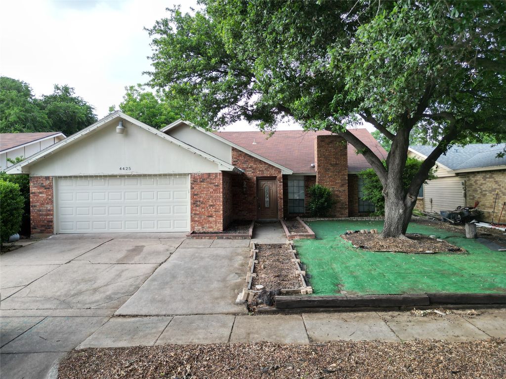 4425 Campion Lane, Fort Worth, TX 76137