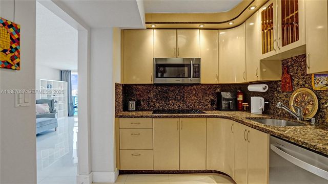 100 Bayview Drive 1931, Sunny Isles Beach, FL 33160