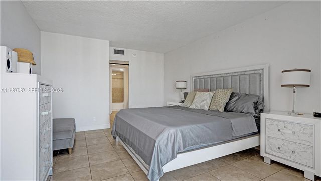 100 Bayview Drive 1931, Sunny Isles Beach, FL 33160
