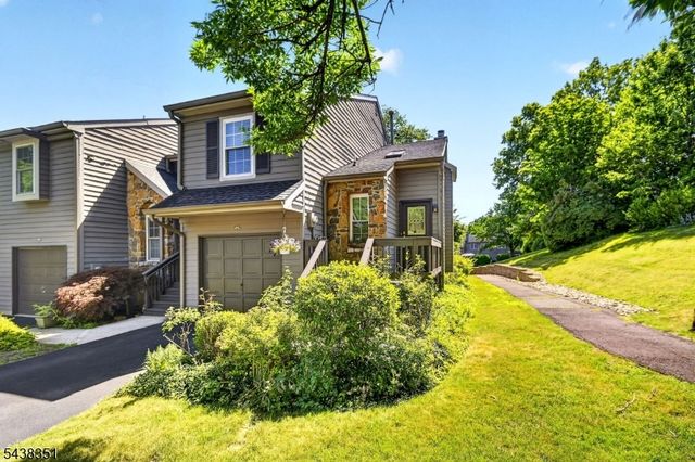 45 Chicopee Dr, Montgomery Twp., NJ 08540