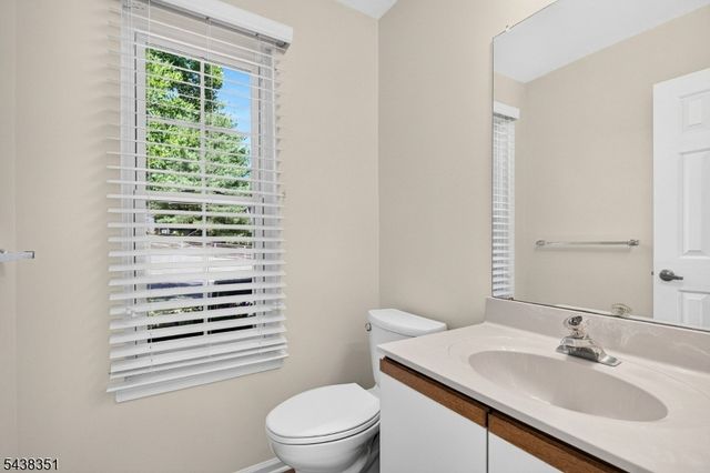 45 Chicopee Dr, Montgomery Twp., NJ 08540