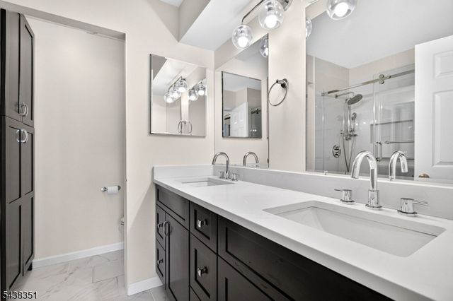 45 Chicopee Dr, Montgomery Twp., NJ 08540
