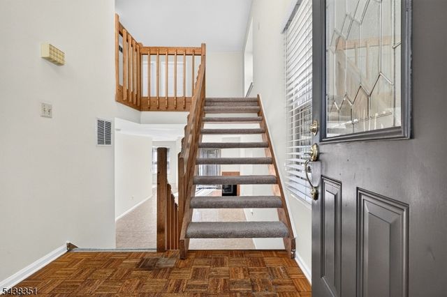 45 Chicopee Dr, Montgomery Twp., NJ 08540