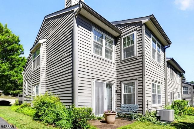 45 Chicopee Dr, Montgomery Twp., NJ 08540
