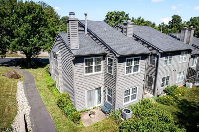 45 Chicopee Dr, Montgomery Twp., NJ 08540