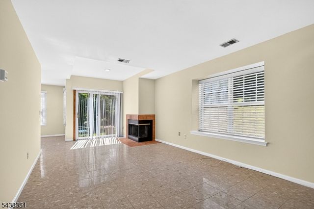 45 Chicopee Dr, Montgomery Twp., NJ 08540