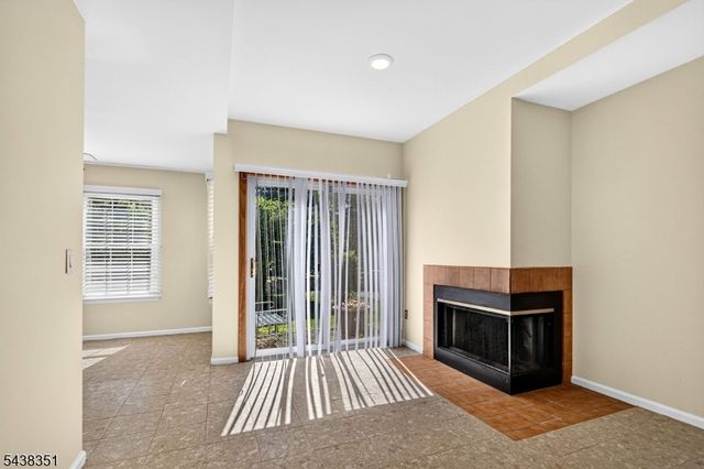 45 Chicopee Dr, Montgomery Twp., NJ 08540