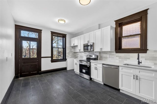 3445 Iowa Avenue, St Louis, MO 63118