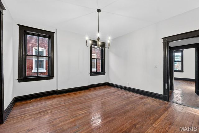 3445 Iowa Avenue, St Louis, MO 63118