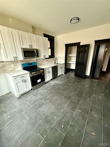 3445 Iowa Avenue, St Louis, MO 63118