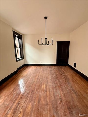 3445 Iowa Avenue, St Louis, MO 63118