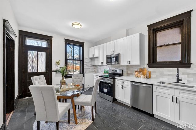 3445 Iowa Avenue, St Louis, MO 63118