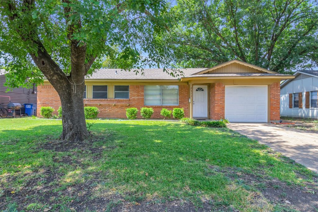 2311 Arcady Lane, Lancaster, TX 75134