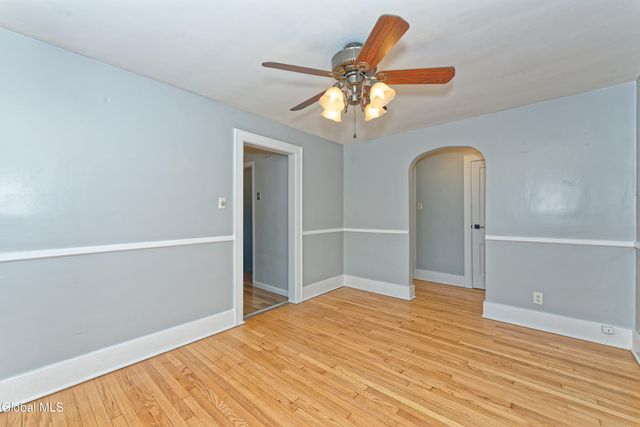 7 Pinehurst Road, Colonie, NY 12205