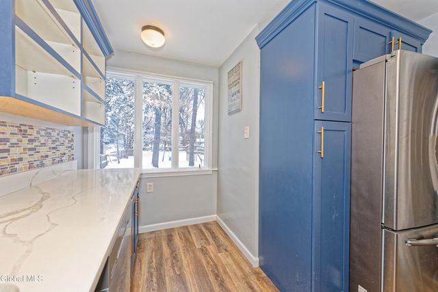 7 Pinehurst Road, Colonie, NY 12205