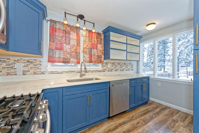 7 Pinehurst Road, Colonie, NY 12205