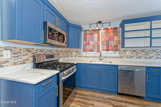 7 Pinehurst Road, Colonie, NY 12205