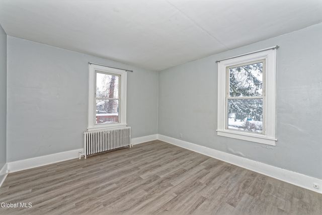 7 Pinehurst Road, Colonie, NY 12205