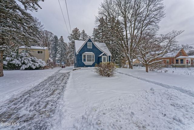 7 Pinehurst Road, Colonie, NY 12205