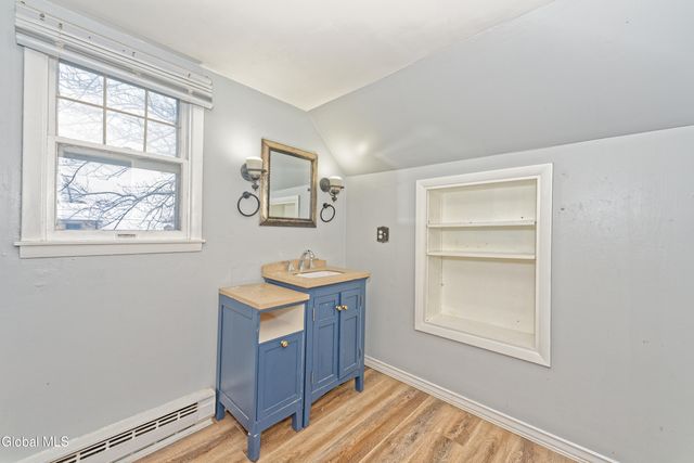 7 Pinehurst Road, Colonie, NY 12205