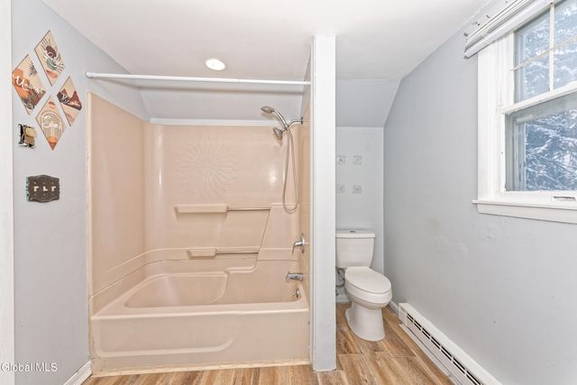 7 Pinehurst Road, Colonie, NY 12205