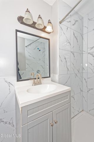 7 Pinehurst Road, Colonie, NY 12205